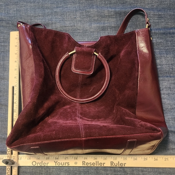 HOBO Sheila Large Crossbody - Picture 9 of 11